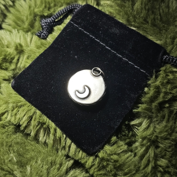 Labradorite Cresent Moon Pendant - Picture 5 of 7